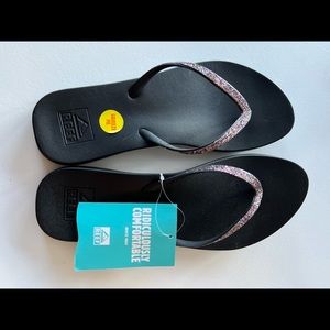 Reef NWT Flip Flops Size 8